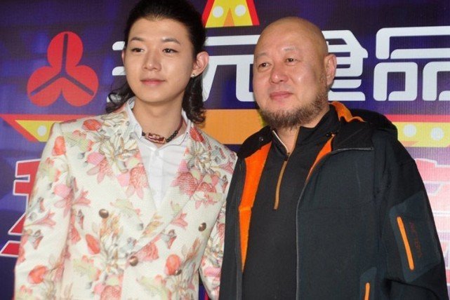 火凤为儿子霍尊发声,却遭到网友翻出旧料,形容老鼠的孩子会打洞