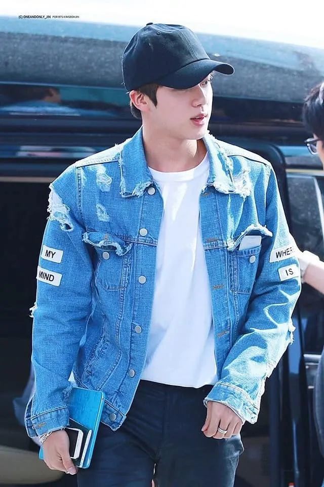 与大家分享jin金硕珍的机场时尚!