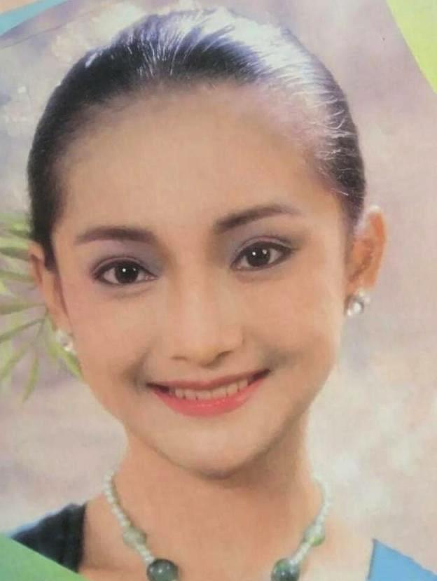 "戏疯子"周迅:17岁出道,半生8段恋情无善终,年近50仍单身