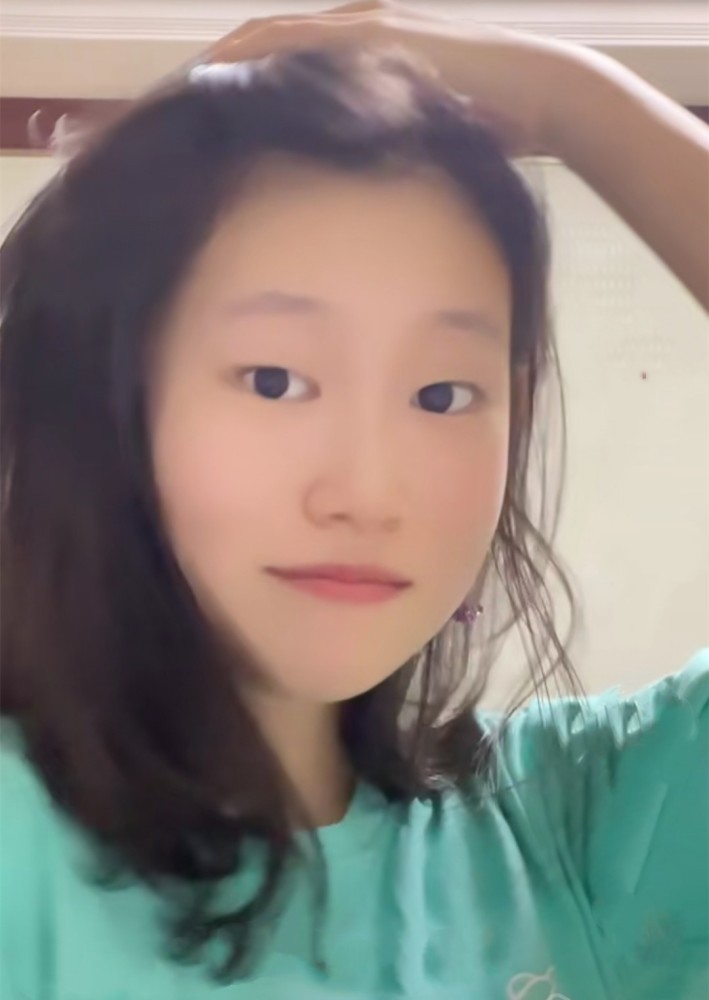 小沈阳15岁女儿颜值逆袭五官清秀被赞高级脸自拍唱歌星范儿十足
