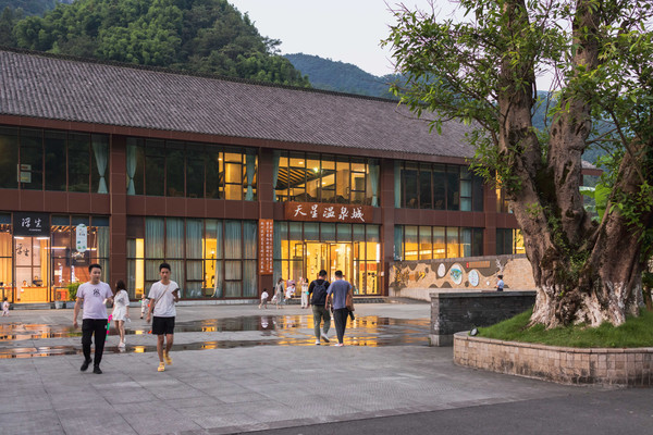 金佛山脚下的天星小镇还可以这么玩难怪能成为亲子游的最佳地