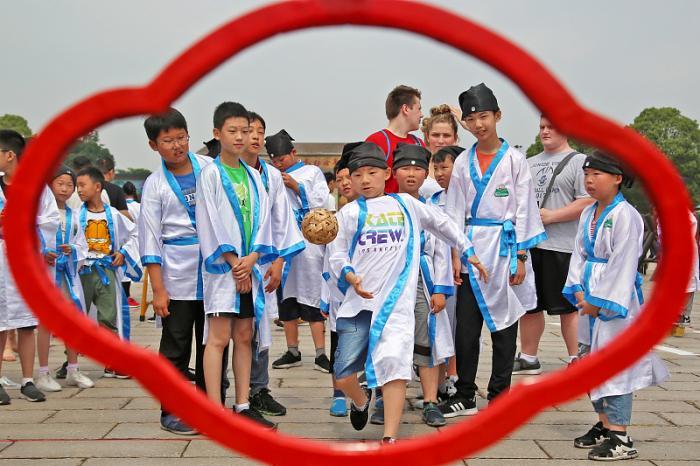 新中超客栈中甲之吹淄博蹴鞠足球队传承高俅风格的球队