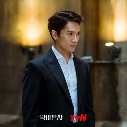 池晟新剧恶魔法官获成功 连续登顶话题榜冠军 与11年经纪公司解约