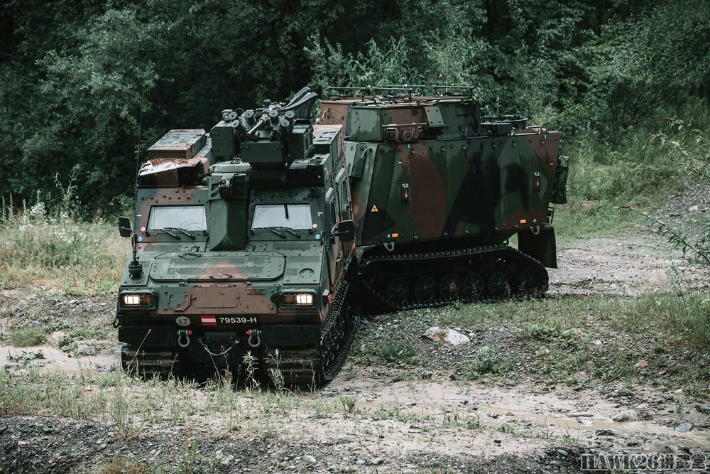 奥地利军方晒bvs10通用全地形车 配遥控武器站 装备精锐山地部队_腾讯