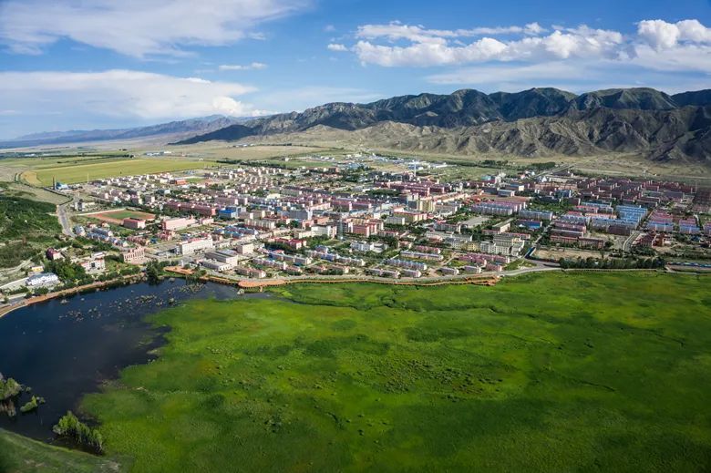 奋力打造知名旅游目的地访温泉县委副书记县长白云龙