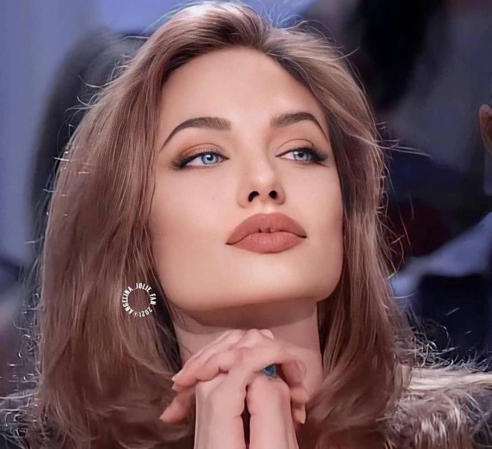 性感女神安吉丽娜朱莉颜值身材巅峰时期惊艳众人