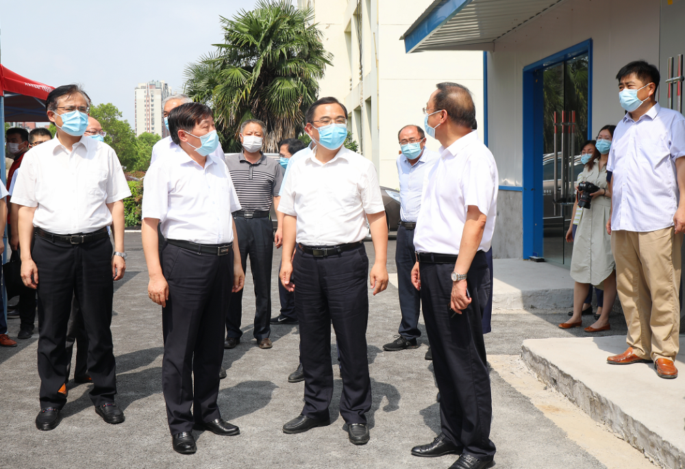 我市领导贺家平,董学文,史法勇,张宏生,周巧玲参加