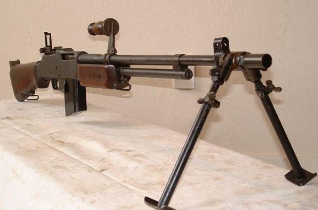 二战中的功劳不亚于加兰德步枪的枪械:m1918 bar 轻机枪