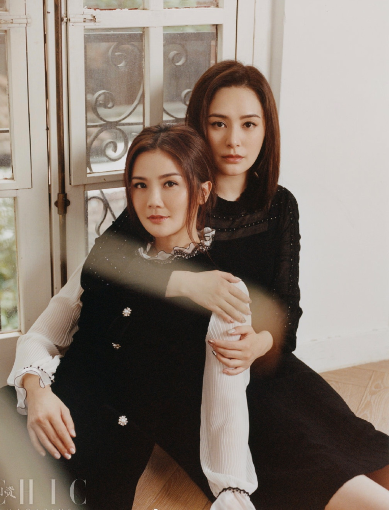 twins最新合体时尚大片像复制粘贴的双胞胎