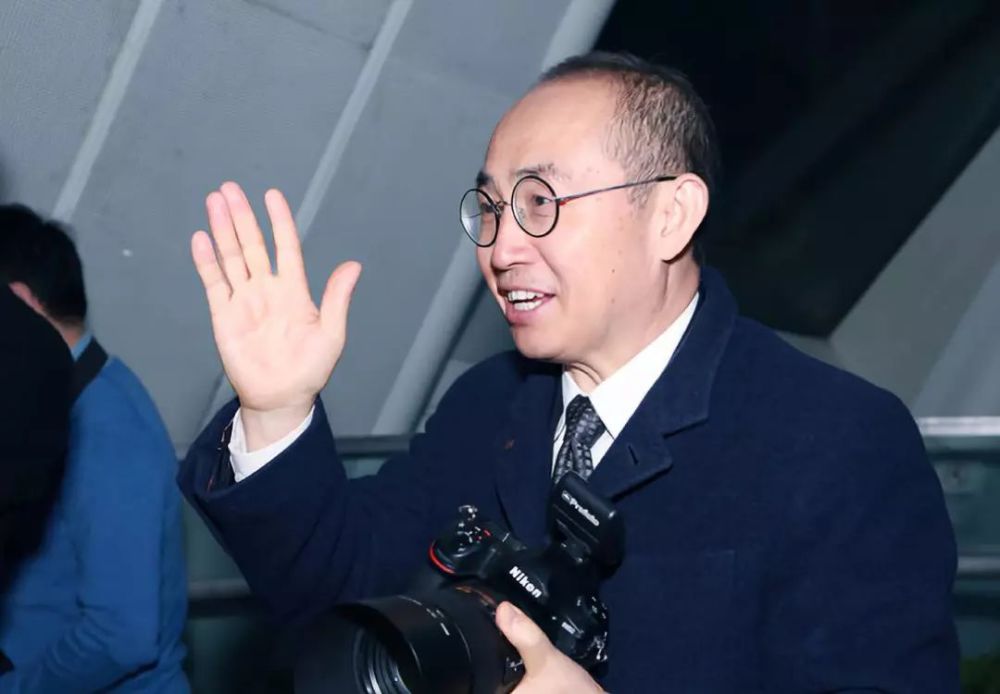 潘石屹要跑路了?这位富豪更过分,拖家带口套现500亿转移英国