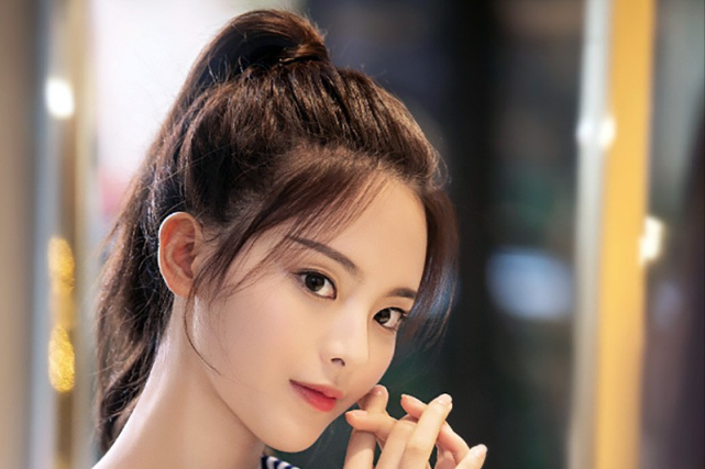 杨超越曾说:"这个世界上有很多幸运的事,会平均地分给每一个人,你这次