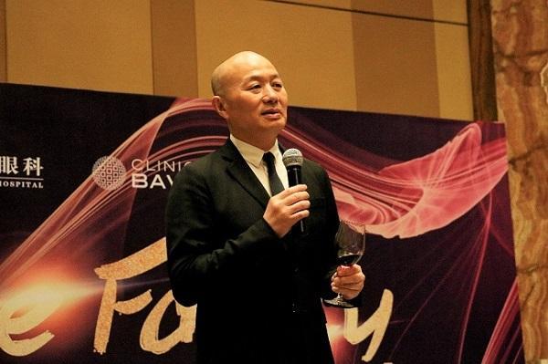 一个不懂眼科的色盲,却创办了中国最大眼科医院,成为湖南新首富|陈邦