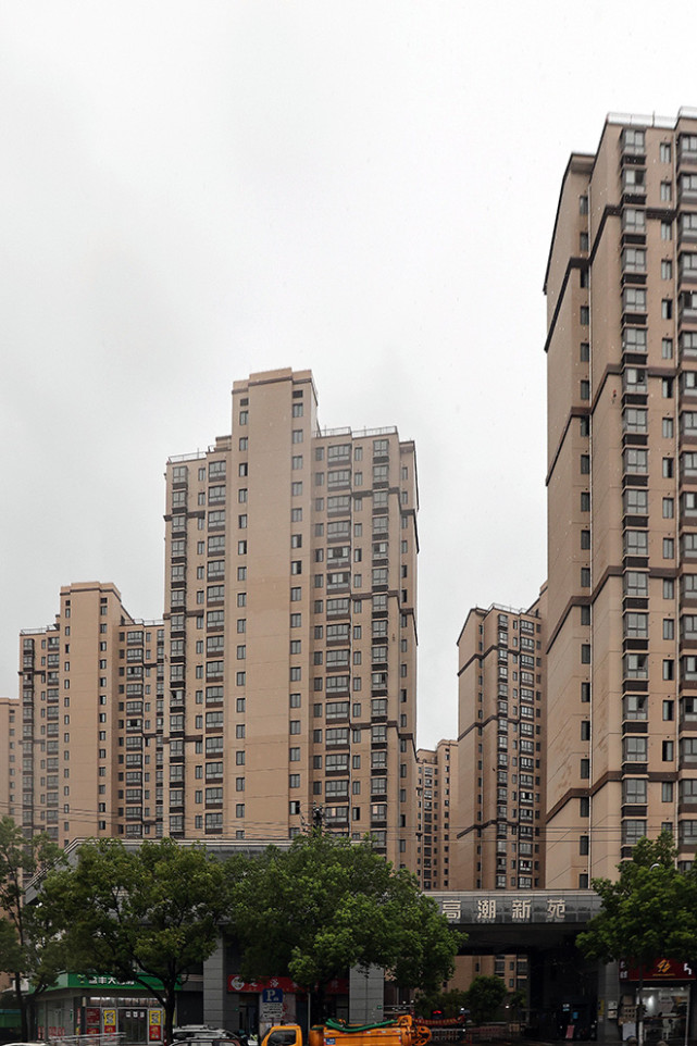 上海嘉定区江桥镇先农村154户村民领到新房钥匙,住进楼房小区