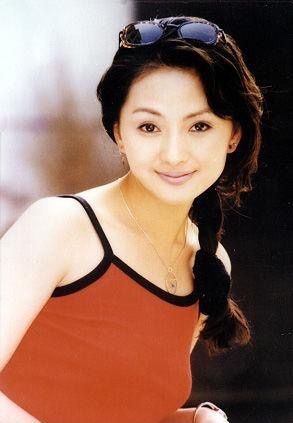 香妃刘丹27岁车祸去世后家人相继离世,这到底是巧合还是另有缘由?