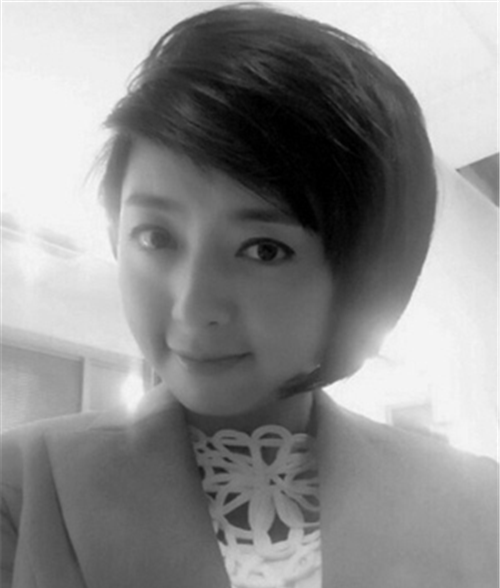 四川著名女主持佟瑶:因一次"尿急",在高速路旁失去了生命