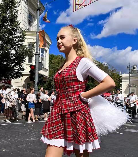 立陶宛姑娘早就没有亚洲血统了,金发碧眼的,看着都像西方人一样,他们