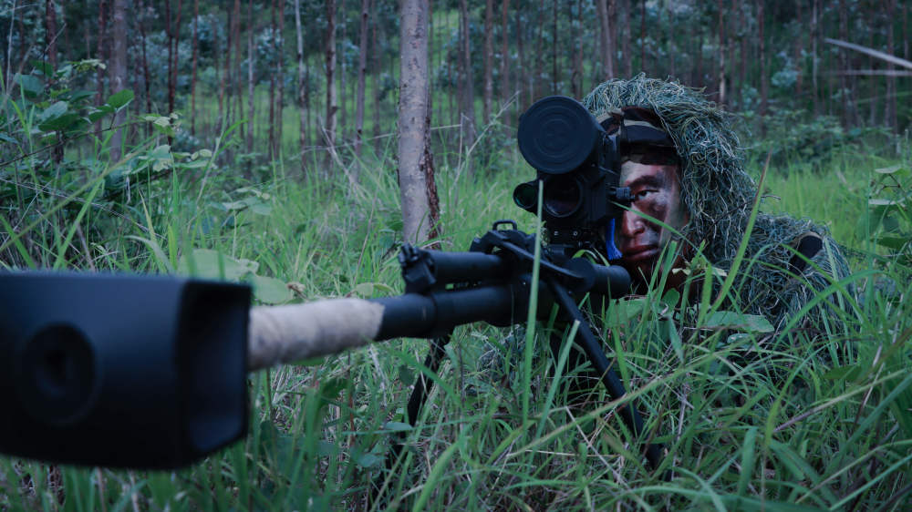 【强军映像】丛林伪装渗透,狙击手就位!