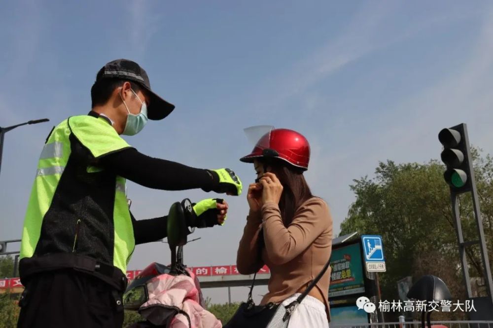 让党旗在十四运安保高高飘扬护航十四运高新交警严查各类违法