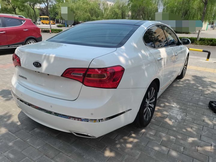 起亚k7见过吗?当年30万的韩系旗舰如今8万即可拥有,网友:凯尊_腾讯新