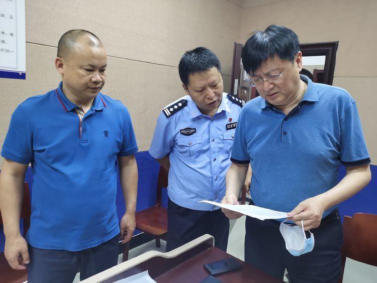 高陵警方24小时破获系列家族式盗窃案追回60余万元财物