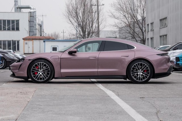 保时捷最便宜的中大型车,2.8秒破百,颠覆你对纯电车的认知!