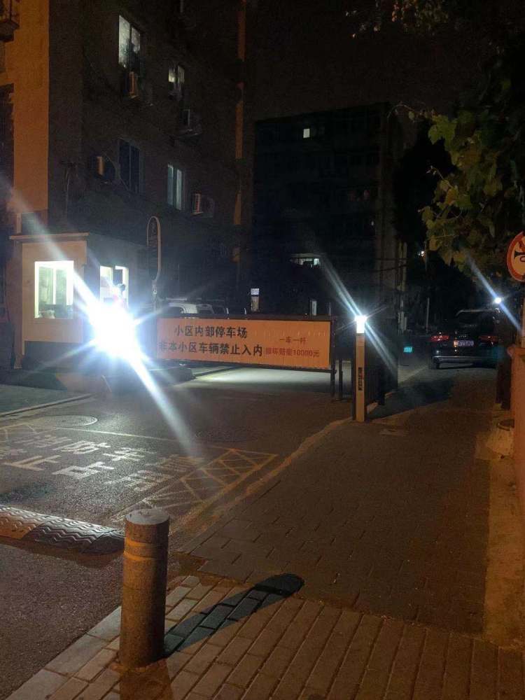 调查探访6家小区夜间疫情防控没一家要求测温查码