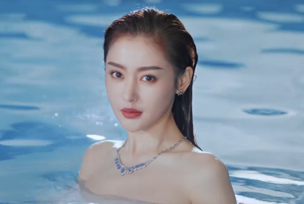 张天爱为七夕拍湿发大片,每一帧画面都超美,网友:可以换头像了