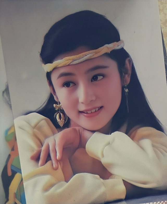 被琼瑶力捧,与吴君如互撕,陈红凭什么被陈凯歌爱了25年?