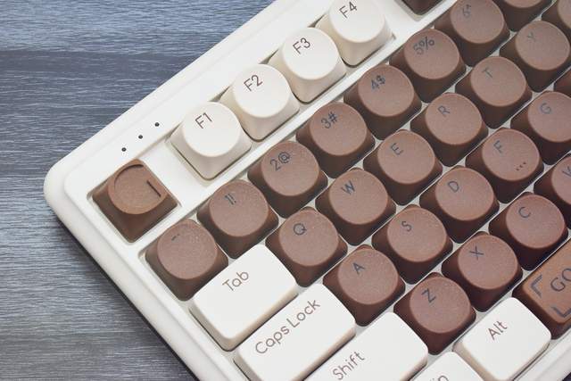 送给女神最甜蜜的礼物,ikbc歌帝梵godiva巧克力键盘赏玩_腾讯新闻