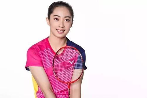 还有人会说是日本一哥桃田贤斗的绯闻女友福岛由纪,但若从退役的选手