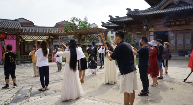 领衔主演于非凡,张仁杰等演员携手网红小岚baby出演.