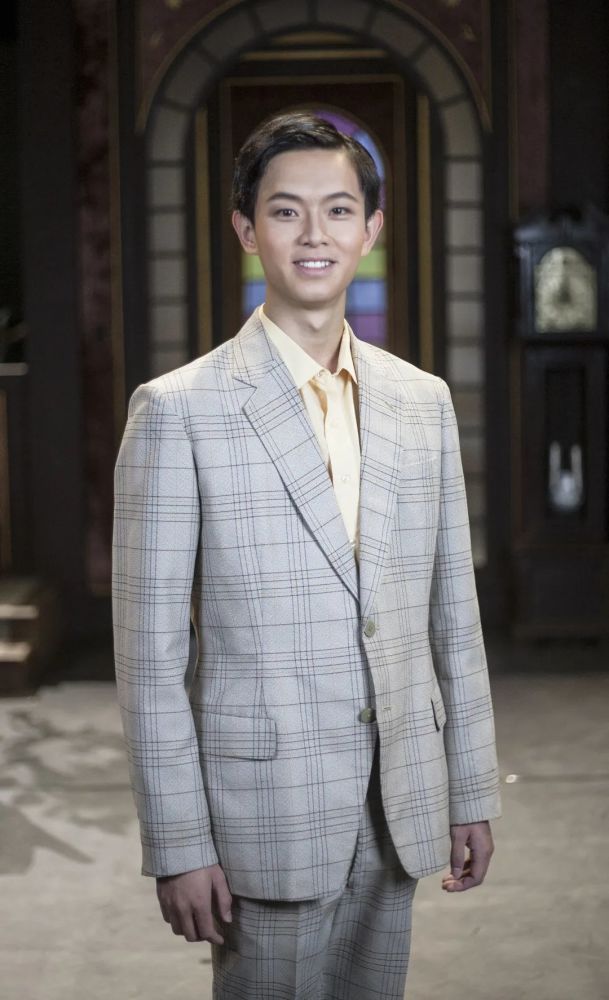 王世文 饰 鲁贵李景景 饰 四凤朱逸萱 饰 鲁侍萍张文明 饰 周萍路国琪