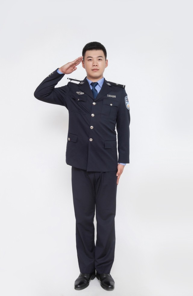 民警小田的青春纪念册