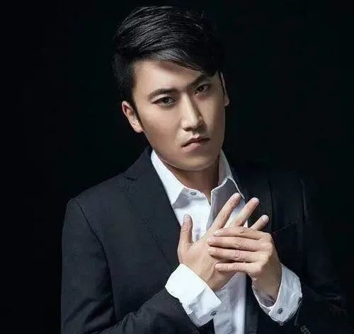 常给粉丝送生日祝福被评像机器在回复评论演员吴云飞是何来头