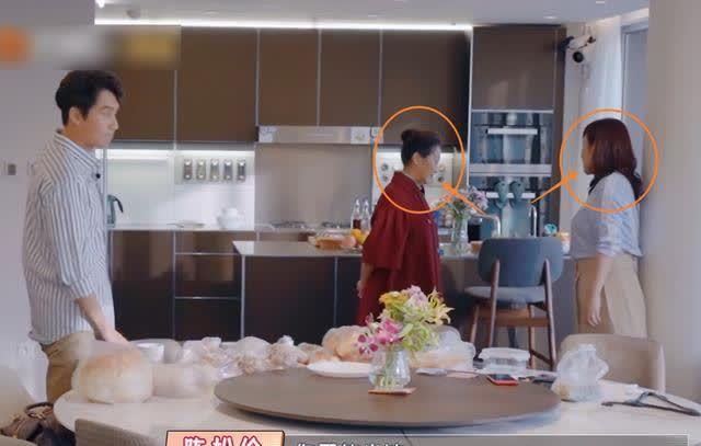 陈松伶说家里的规矩张铎妈妈却装作没听见走开张铎的反应亮了