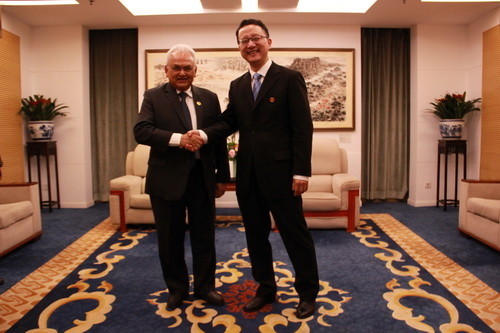 外交部亚洲司司长刘劲松会见尼泊尔驻华大使潘迪