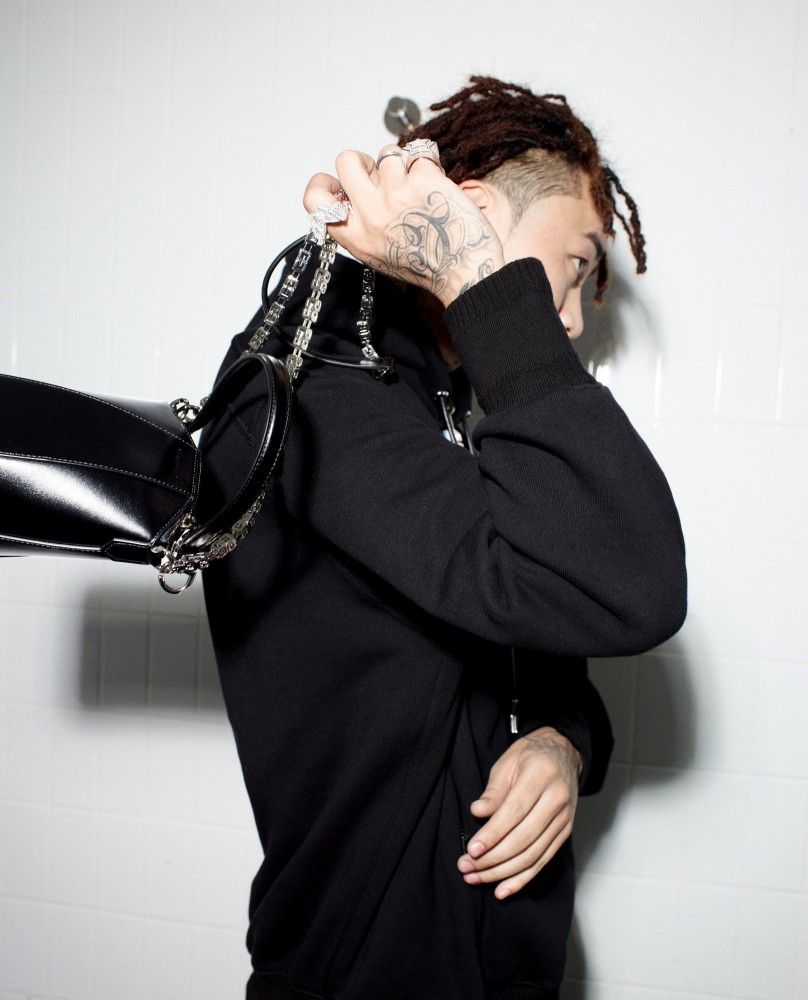 而马思唯这样一个优秀的rapper,从来没有通过任何的选秀节目被大家