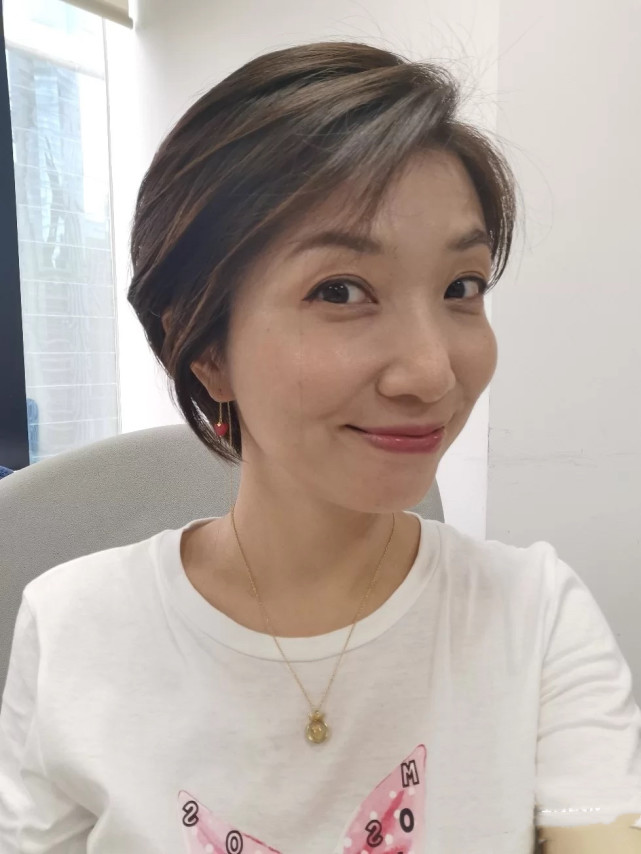 50-60岁的女士依然优雅,几款好看的短发造型,修饰脸型更大方