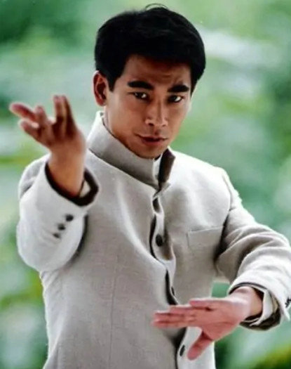 爷青回赵文卓重现经典角色名场面气势颜值不减当年