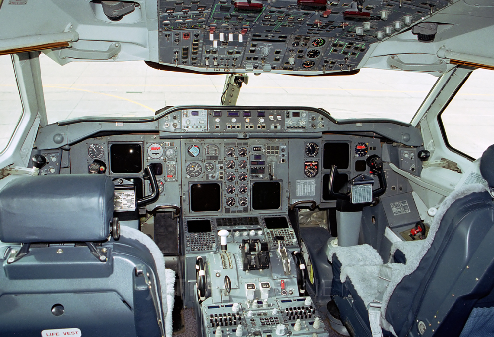 俄机长曾让15岁的儿子开飞机,致75人遇难,驾驶舱是飞机上的禁区