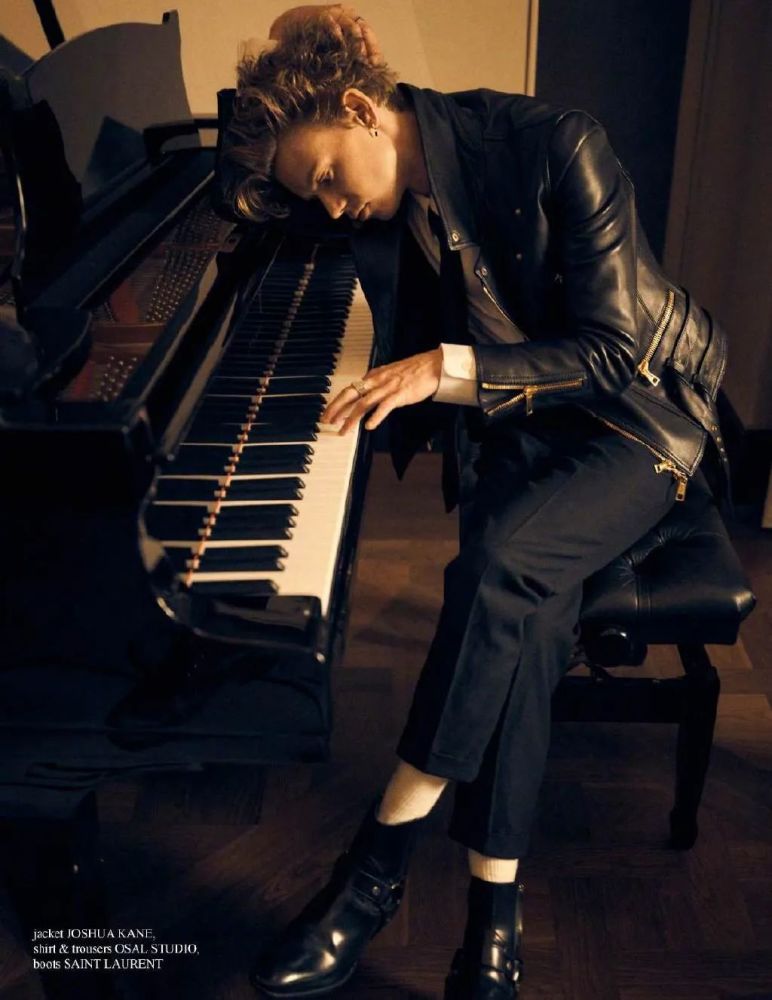 组图:31岁"娃娃脸"男星托马斯·布罗迪-桑斯特杂志大片_腾讯新闻