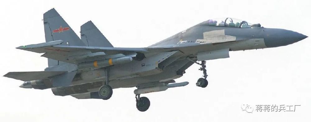 双料王牌邱麟辉驾驶歼16发射kd88空地导弹攻击海上靶标