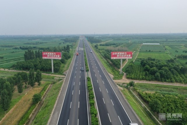 航拍高空鸟瞰g18荣乌高速g25长深高速滨州段全新通车