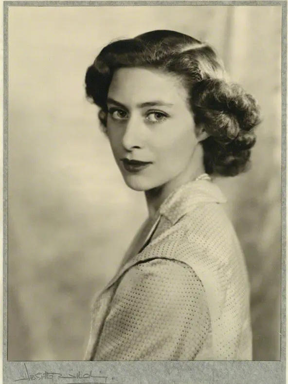 《罗马假日》赫本原型,英女王心爱的妹妹,却因爱上侍卫蹉跎一生