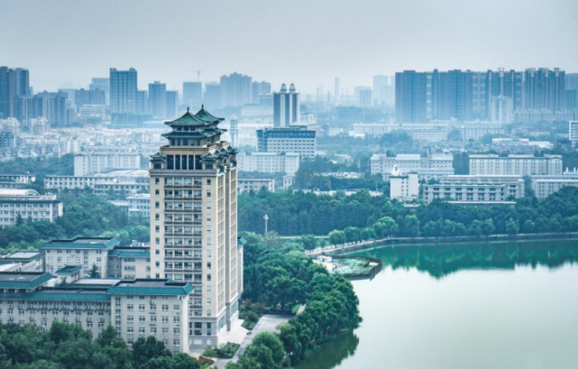 中南民族大学坐落于白云黄鹤的故乡——武汉南湖之滨,是直属于国家