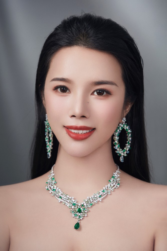 VOGUE眼中的余晚晚 非凡女性的成长之路