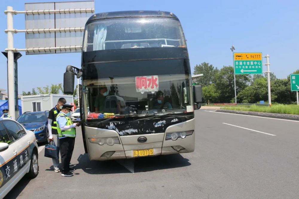 疫情防控情况,在g15滨海出口,蔡桥出口,s327滨涟3个查验点设防布控