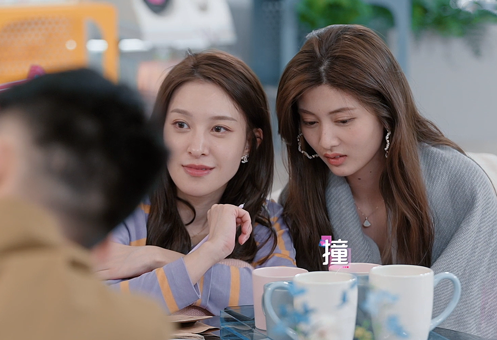 《心动的信号4》坐女四旁边 抱女二坐秋千 男一左右摇摆伤人伤己