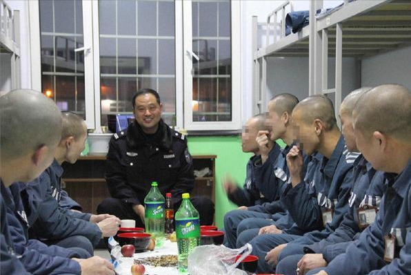 被判"无期"的人,每天在监狱里干什么?一般人都想不到
