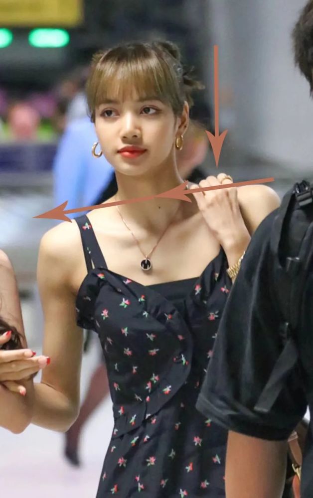 人类高质量"头肩比"杨超越,我慕了!